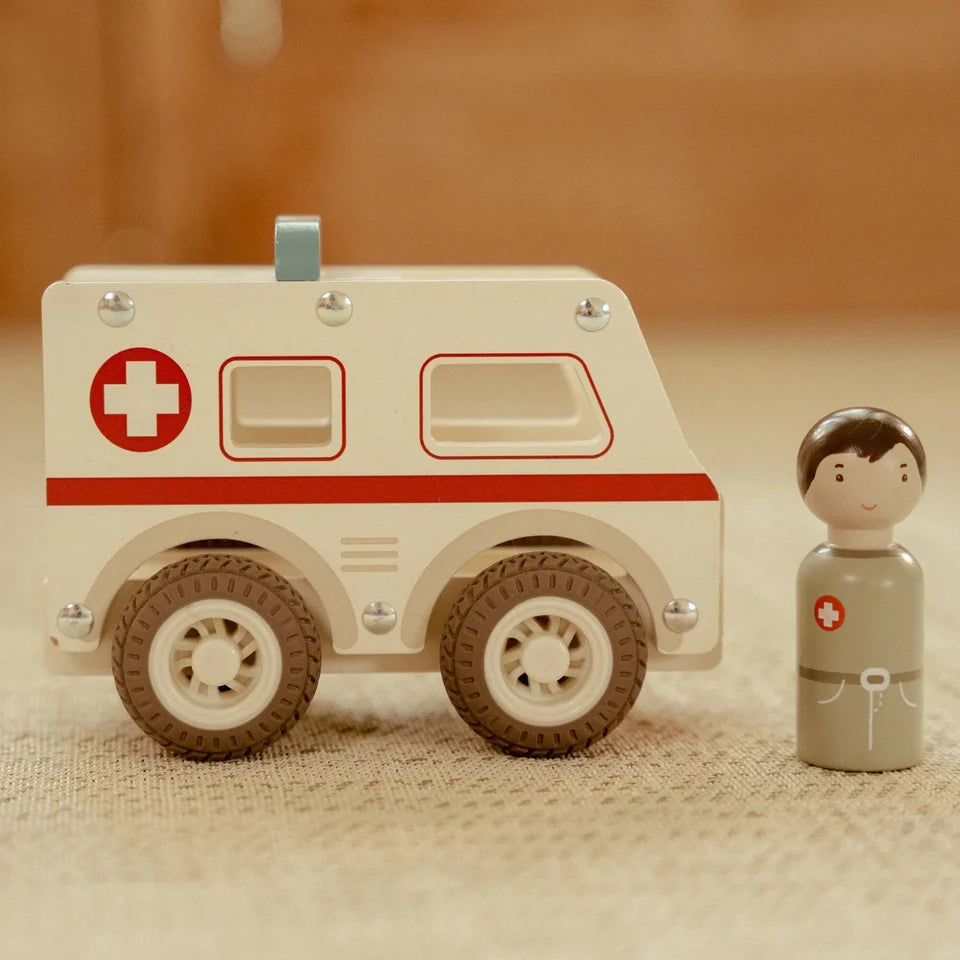Little Dutch Holz-Ambulanz mit Figur – Weiß ✨ JETZT VORBESTELLEN