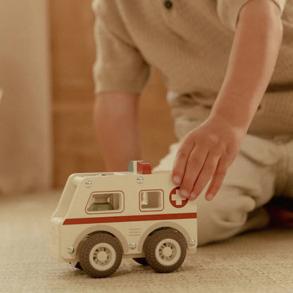 Little Dutch Holz-Ambulanz mit Figur – Weiß ✨ JETZT VORBESTELLEN