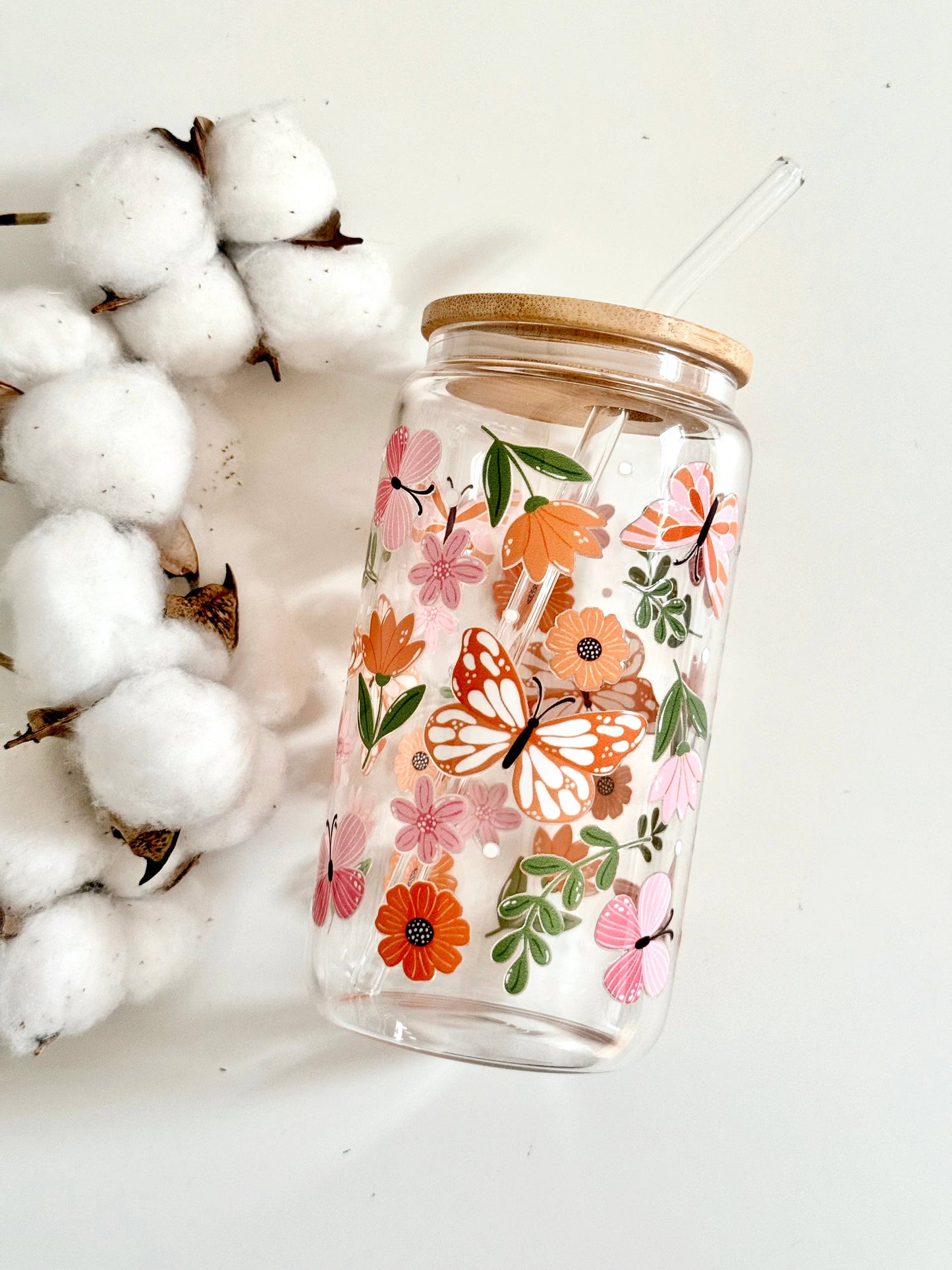 Glasbecher 550 ml – Schmetterling & Blumen