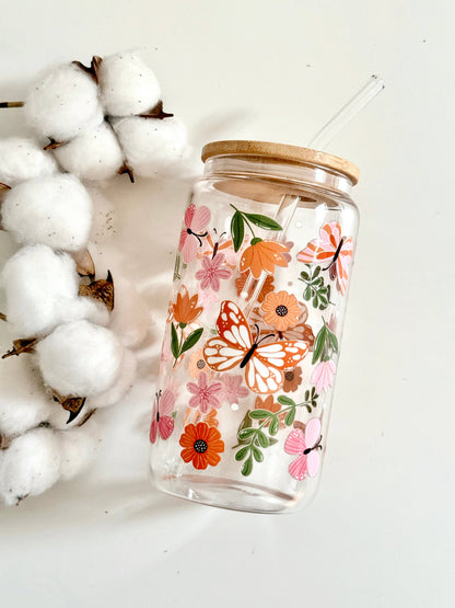 Glasbecher 550 ml – Schmetterling & Blumen