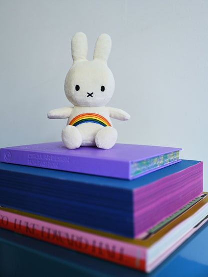 Miffy Rainbow Kuscheltier – Offwhite, 18 cm