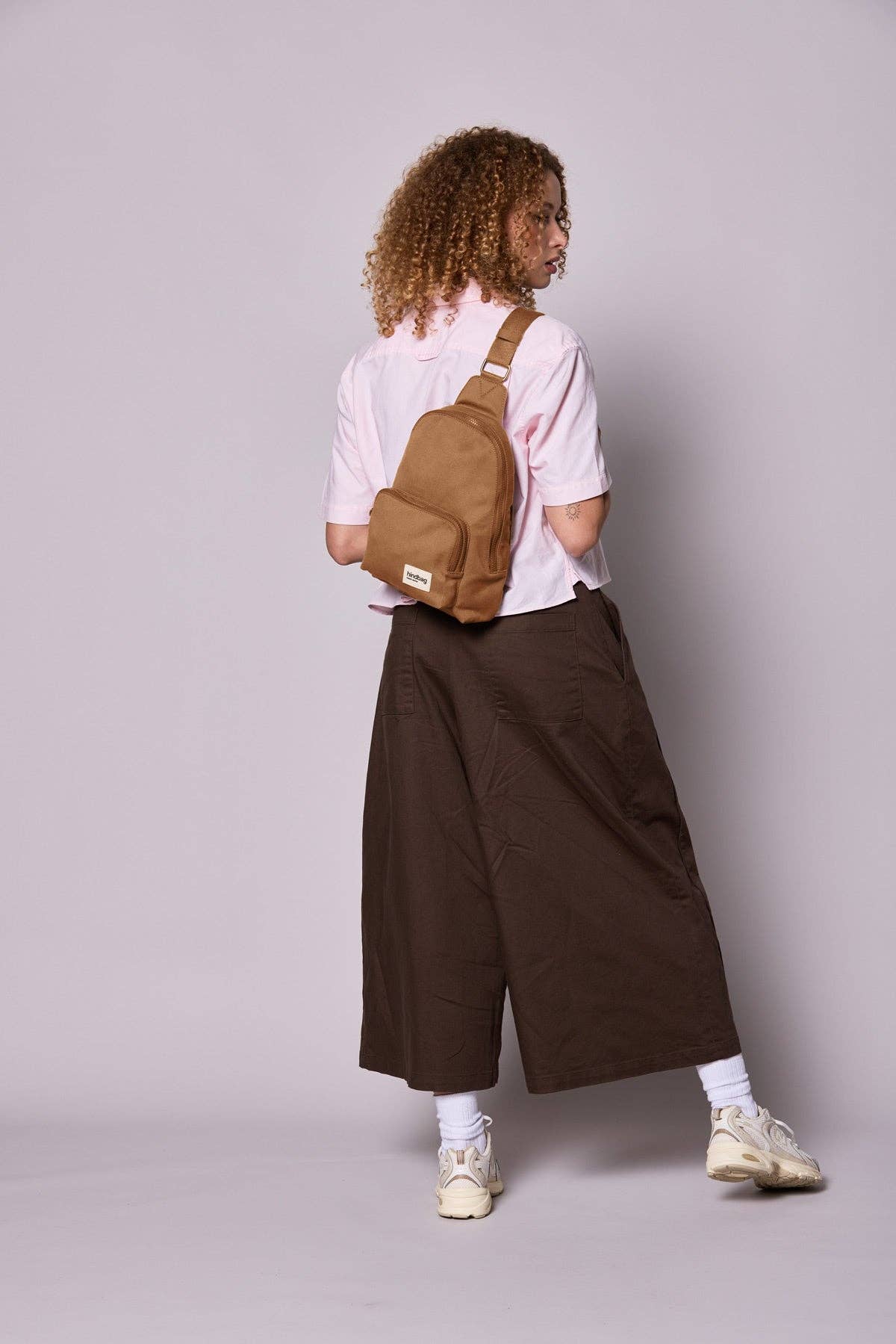 Hindbag Felix Sling Bag – Zimt