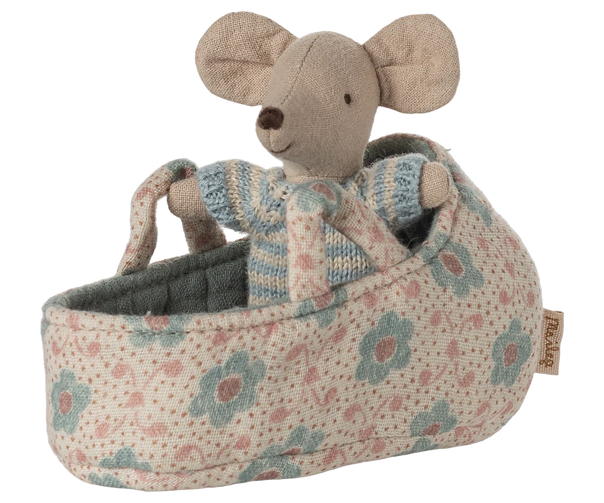 Maileg Babymaus in Tragetasche – Blau