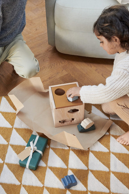 LIEWOOD Gary Puzzle- und Sortierwürfel aus Holz -  Golden Caramel Multi Mix