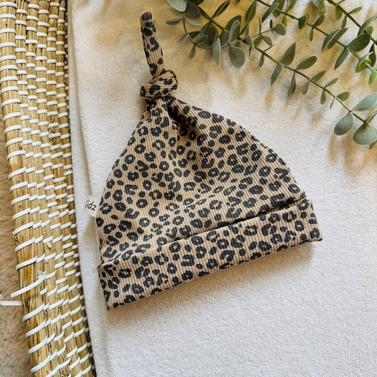 Babymütze – Leopard Dunkelbeige, Gr. 56