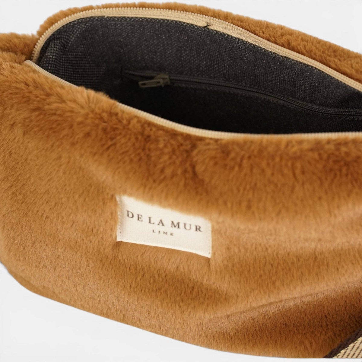 De La Mur Line Clutch PILE – Teddystoff Camelbraun