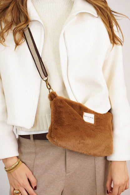 De La Mur Line Clutch PILE – Teddystoff Camelbraun