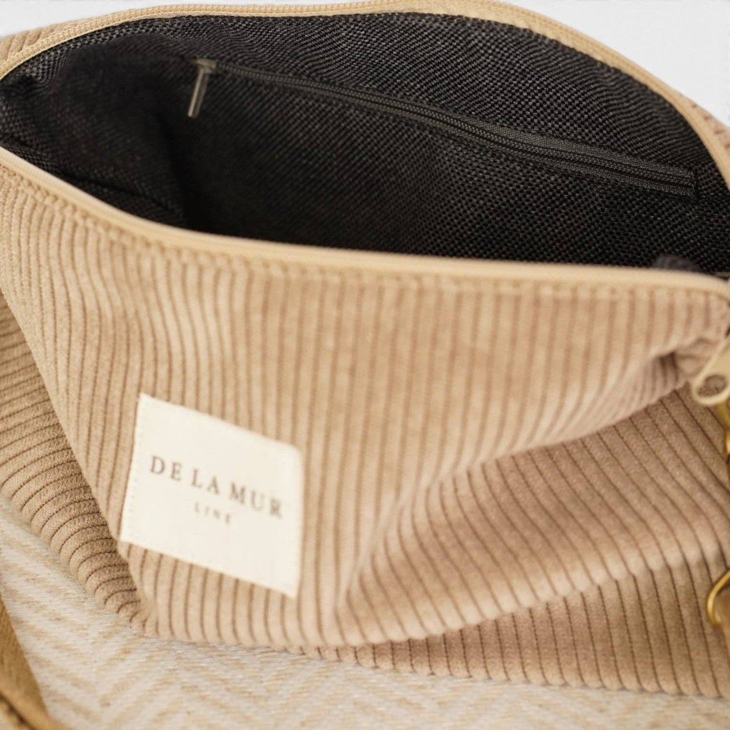 De La Mur Line Clutch TOAST – Braun