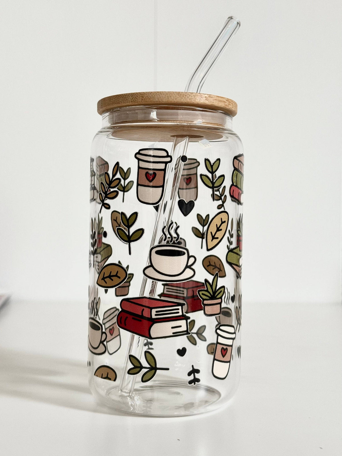 Hohes Trinkglas 550 ml mit Bambusdeckel & Glasstrohhalm – Books & Coffee