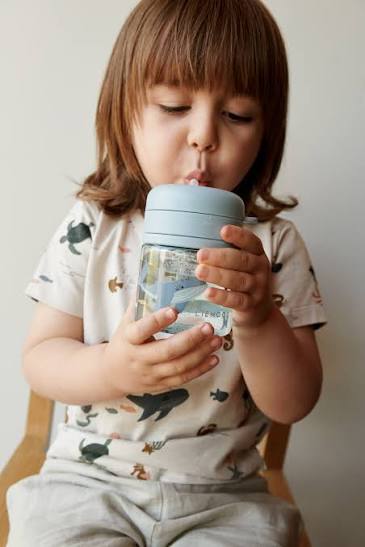 Liewood PAVIA Trinkbecher mit Strohhalm – Sea Creature / Sky Blue