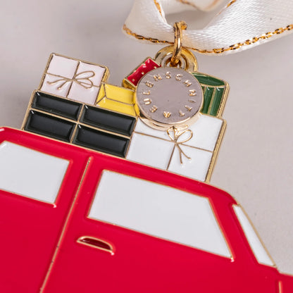 Eulenschnitt Baumschmuck Weihnachtsauto – Rotes Auto mit Geschenken